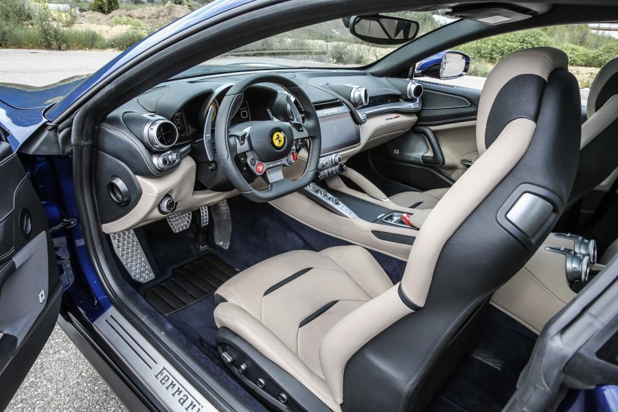 Интерьер Ferrari GTC4Lusso 2016 года  (WW) (фото 3 из 58)
